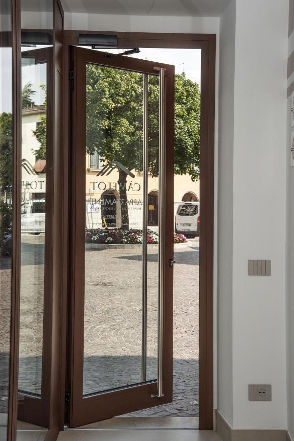 Camelot Appartamenti - Business E Holiday San Martino Buon Albergo Exterior foto