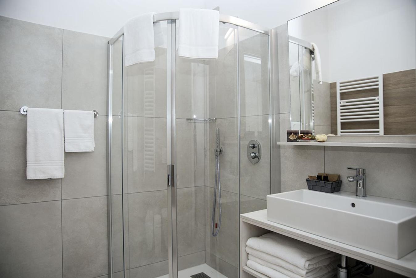 Camelot Appartamenti - Business E Holiday San Martino Buon Albergo Exterior foto