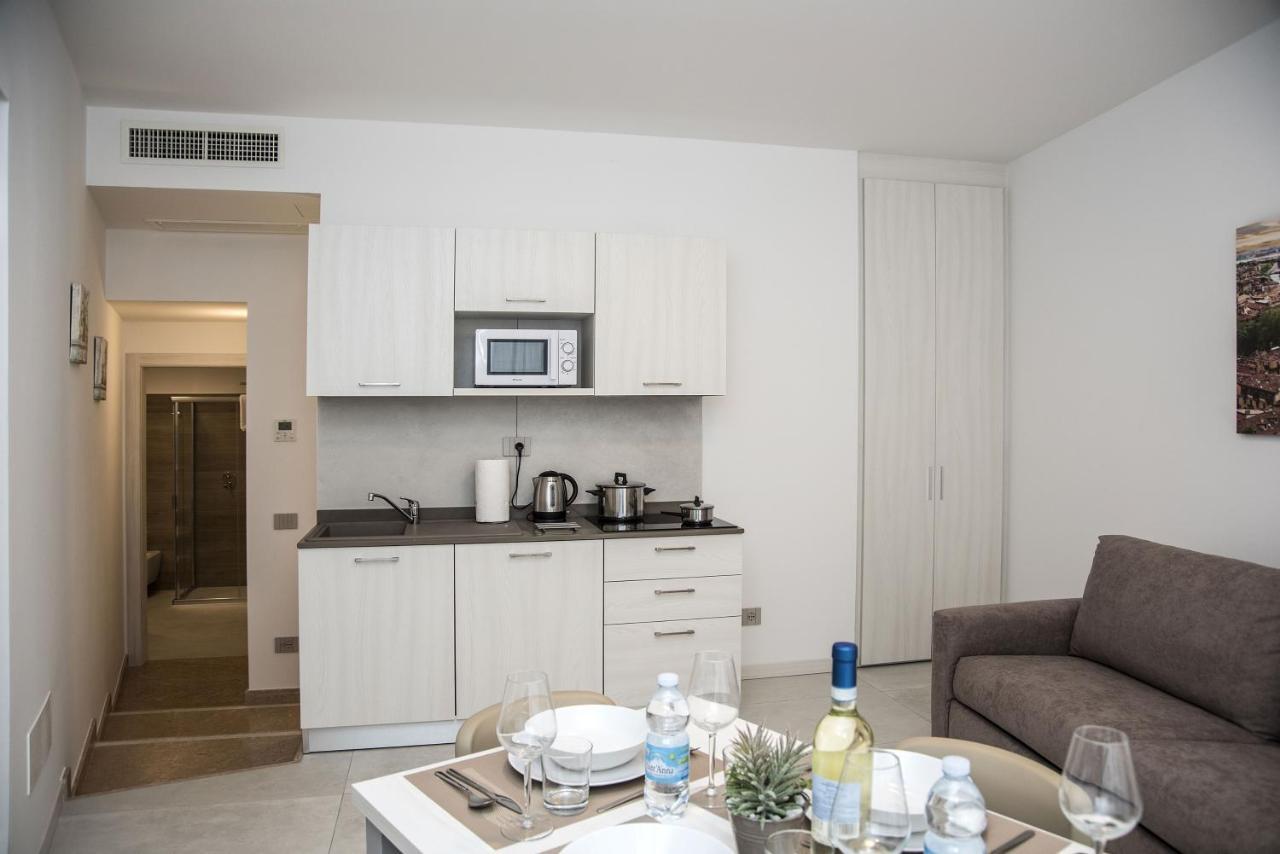 Camelot Appartamenti - Business E Holiday San Martino Buon Albergo Exterior foto