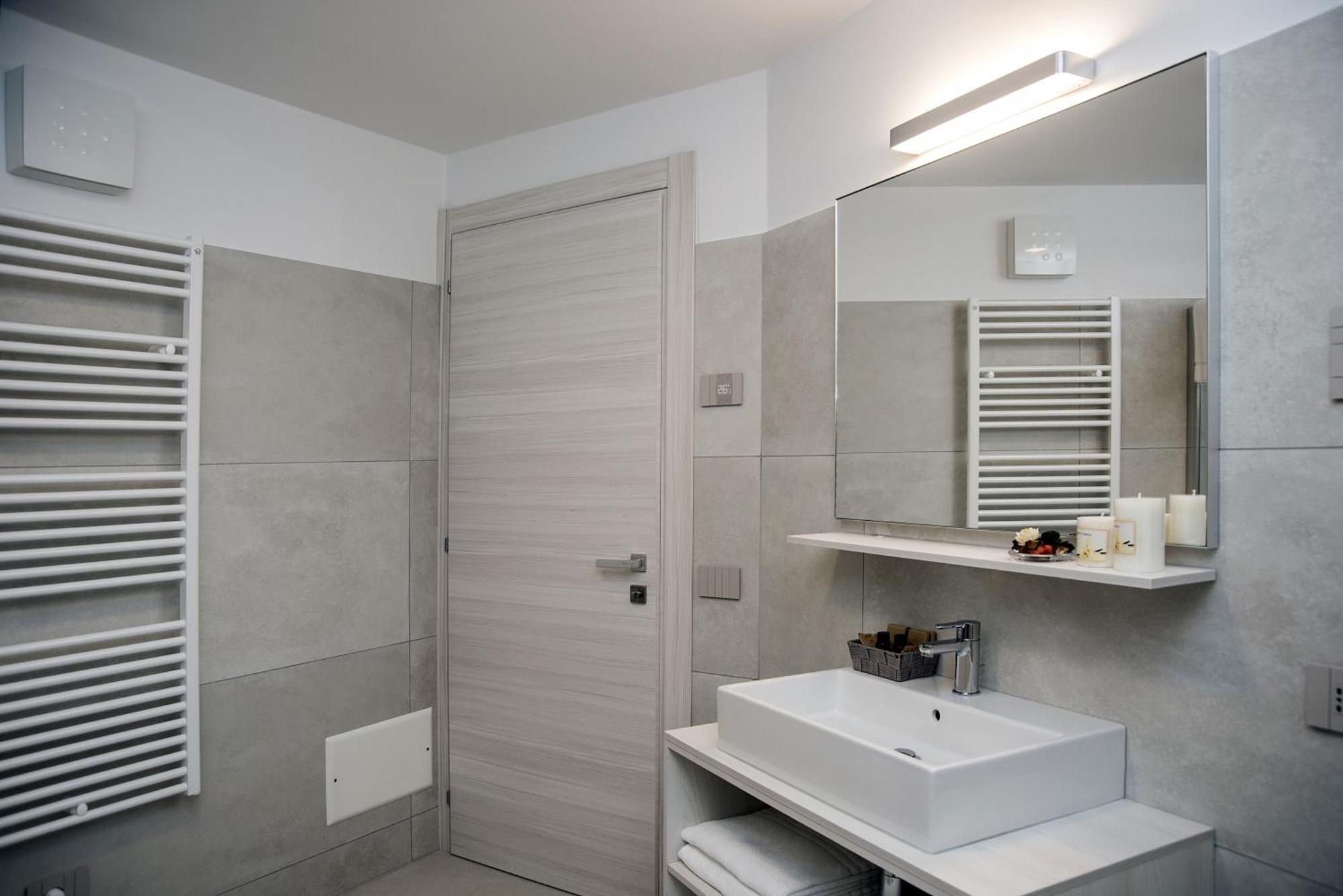 Camelot Appartamenti - Business E Holiday San Martino Buon Albergo Exterior foto